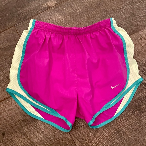 Nike XS tempo Shorts - Picture 4 of 10